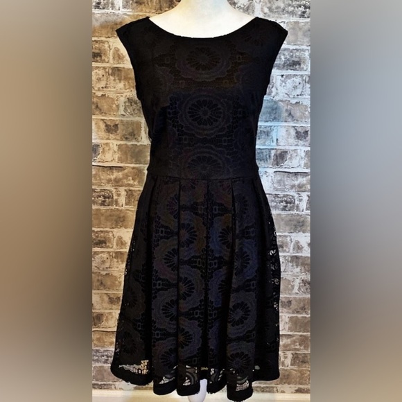 New York & Company sleeveless party dress. Size 4. Black with lace overlay. - Picture 1 of 16